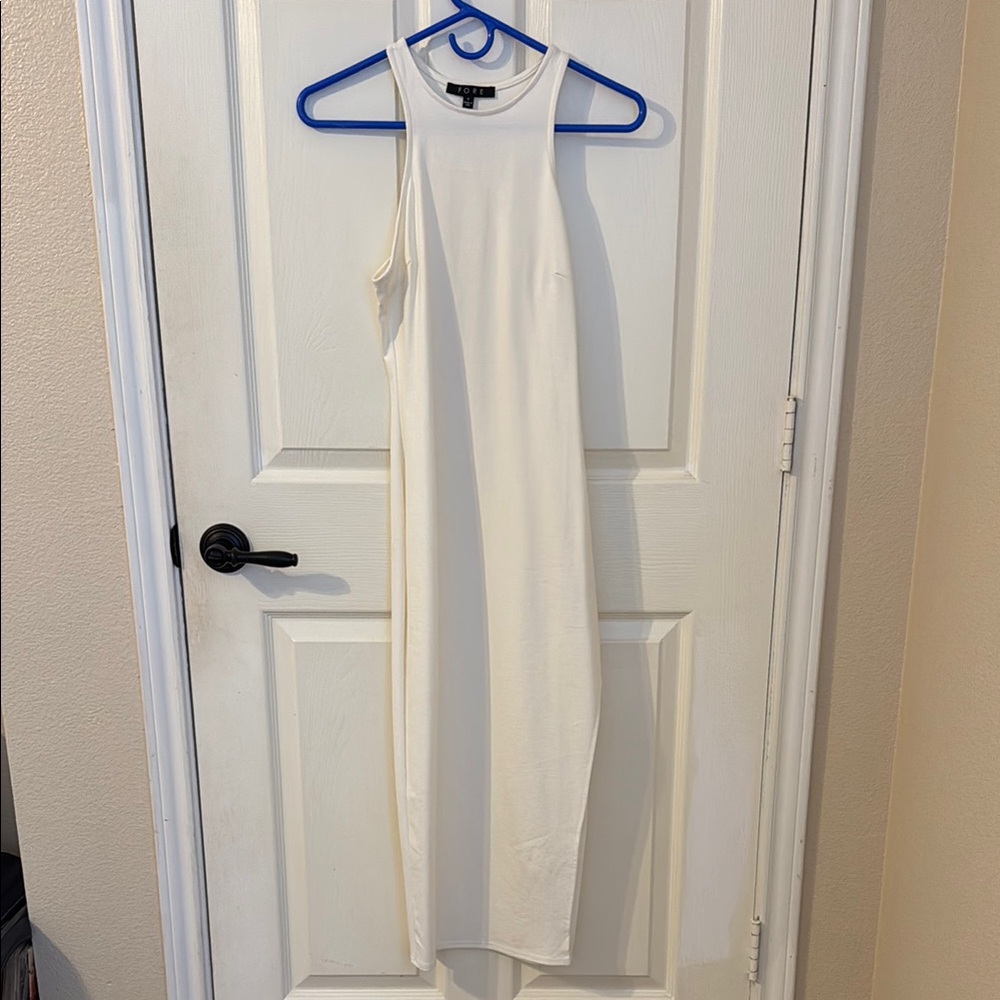 Elegant White Sleeveless Dress